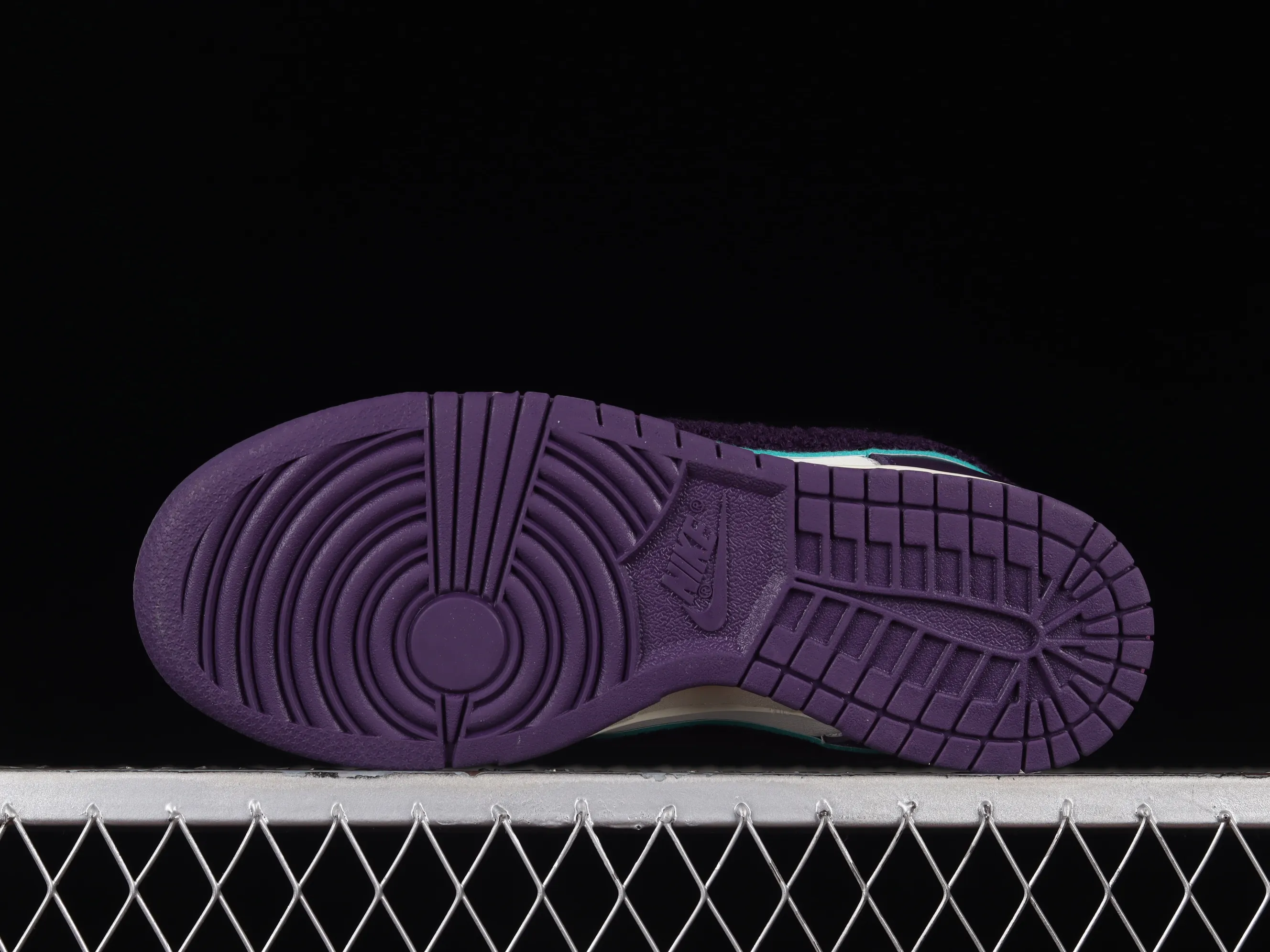 All categories Nk SB Dunk Series Nk SB Dunk Low low-top sneakers Cost-effective version Nk SB Dunk Low "Chenille Swoosh" Chenille SB low-top sports and leisure sneakers DQ7683-100
